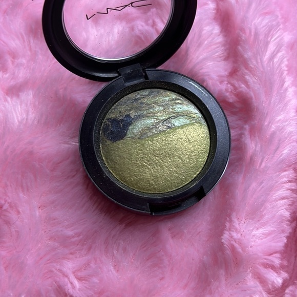 MAC Cosmetics Fresh Green Mix (Electro Flash Collection) Mineralize Eyeshadow - Picture 3 of 8